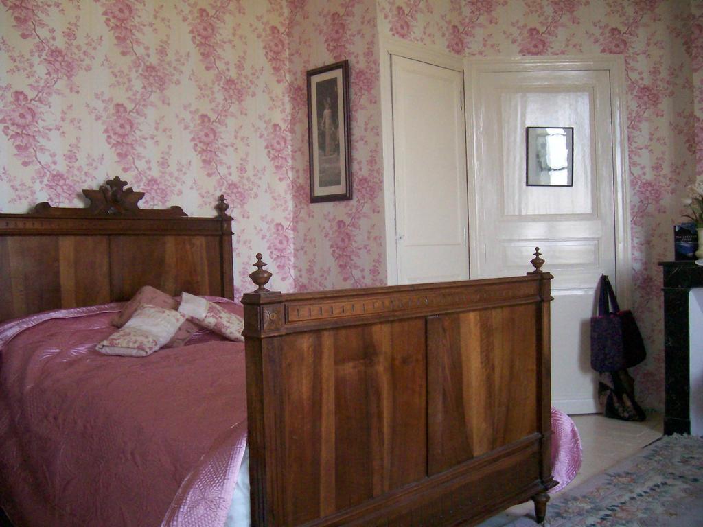 Manoir Angle Acomodação com café da manhã Blanzay-sur-Boutonne Quarto foto