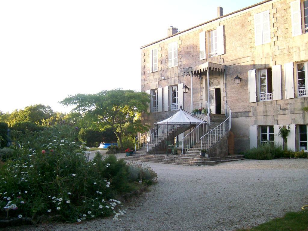 Manoir Angle Acomodação com café da manhã Blanzay-sur-Boutonne Exterior foto