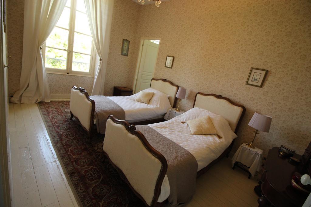 Manoir Angle Acomodação com café da manhã Blanzay-sur-Boutonne Quarto foto